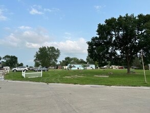 Fairfield Estates in Fairfield, IA - Foto de edificio - Building Photo