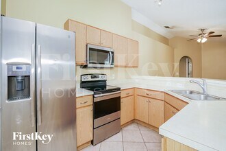 730 Outrigger Dr in Deltona, FL - Foto de edificio - Building Photo