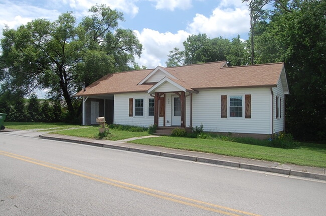 property at 209 N 6th St