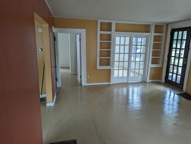 305 W Harris St, Unit a in Charlotte, MI - Foto de edificio - Building Photo