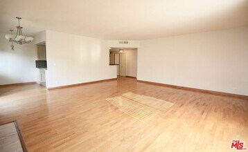11737 Darlington Ave in Los Angeles, CA - Building Photo - Building Photo