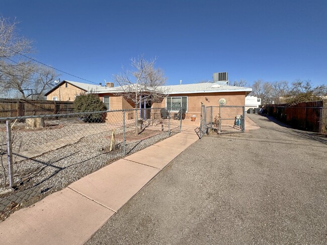 625 Mission Ave NE in Albuquerque, NM - Building Photo - Building Photo