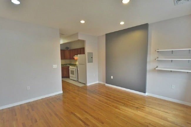 135 W 136th St