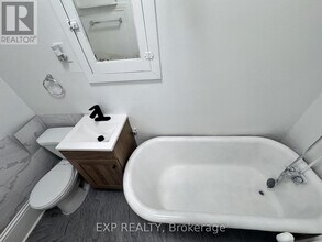 321 Hunter St E in Hamilton, ON - Building Photo - Building Photo