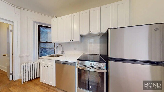 588 Amsterdam Ave in New York, NY - Building Photo - Building Photo