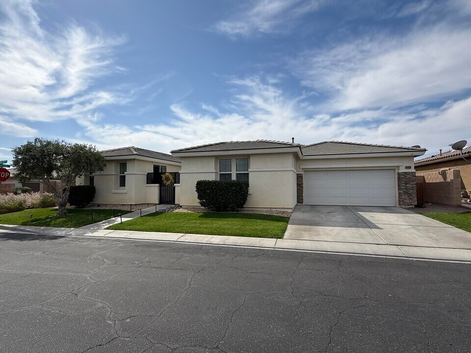 83453 Lonesome Dove Rd in Indio, CA - Building Photo