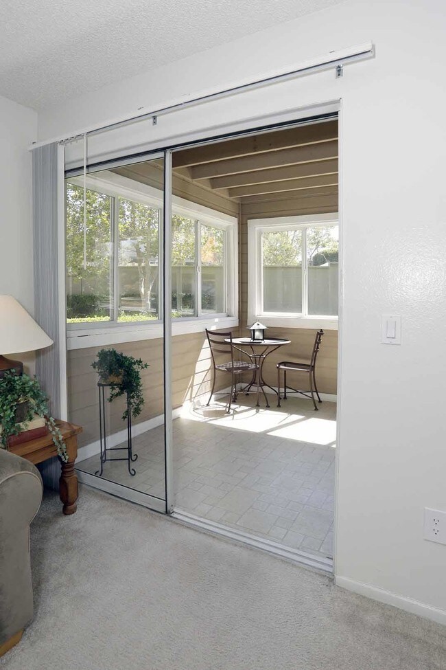 Vintage View Apartments in Temecula, CA - Building Photo - Building Photo