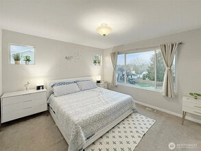 12102 SE 314th Pl in Auburn, WA - Foto de edificio - Building Photo