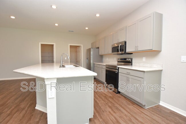 920 Montgomery Ln in Polk City, FL - Building Photo - Building Photo