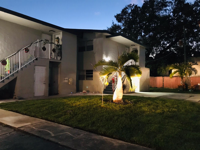 3741 SW 60th Ave in Davie, FL - Building Photo - Building Photo