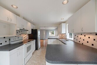 1755 NE 89th St in Seattle, WA - Building Photo - Building Photo