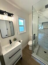 16913 Covello St in Van Nuys, CA - Foto de edificio - Building Photo