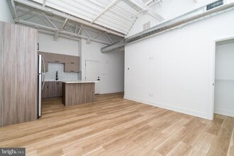 2700 E Auburn St in Philadelphia, PA - Building Photo - Building Photo