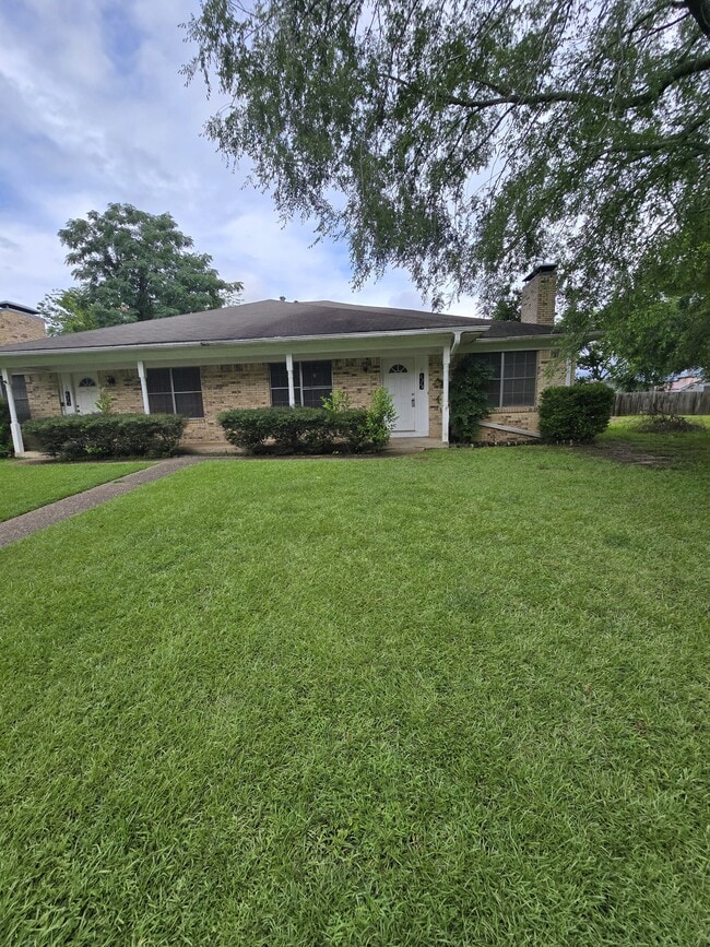 property at 4624 Leisure Ln