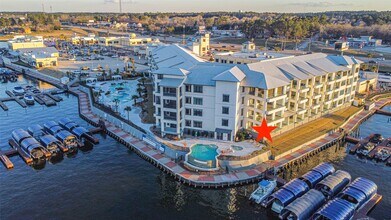 15260 TX-105 in Montgomery, TX - Foto de edificio - Building Photo