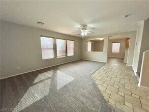 203 Del Cira Ave in Las Vegas, NV - Building Photo - Building Photo