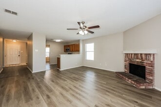 8757 Garden Springs Dr in Fort Worth, TX - Building Photo - Building Photo