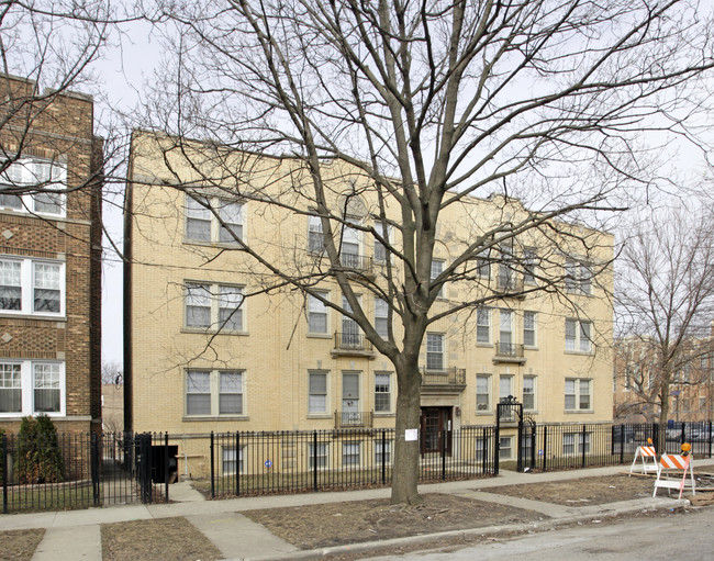 HIGHPOINT Albany Park on Christiana in Chicago, IL - Foto de edificio - Building Photo