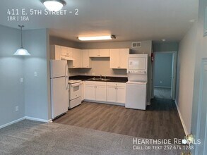 411 E 5th St in Greenville, NC - Foto de edificio - Building Photo