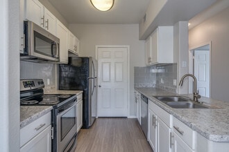 The Franklin Apartment Homes in Peoria, AZ - Foto de edificio - Interior Photo