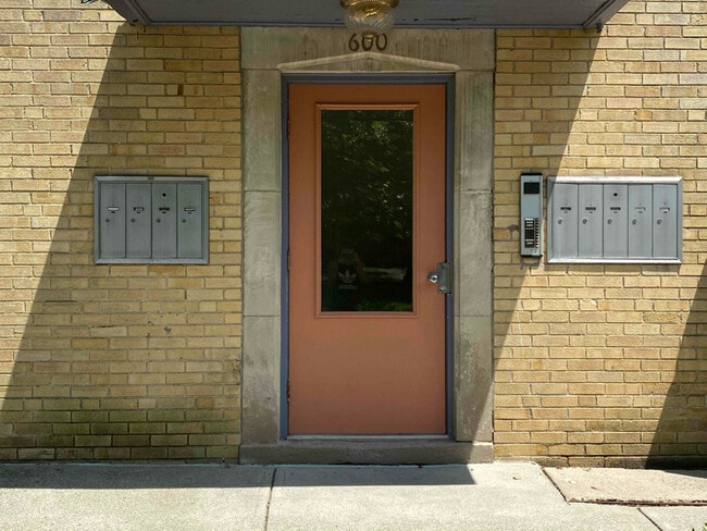 600 Pleasant Ridge Ave, Unit 2 in Columbus, OH - Building Photo - Building Photo