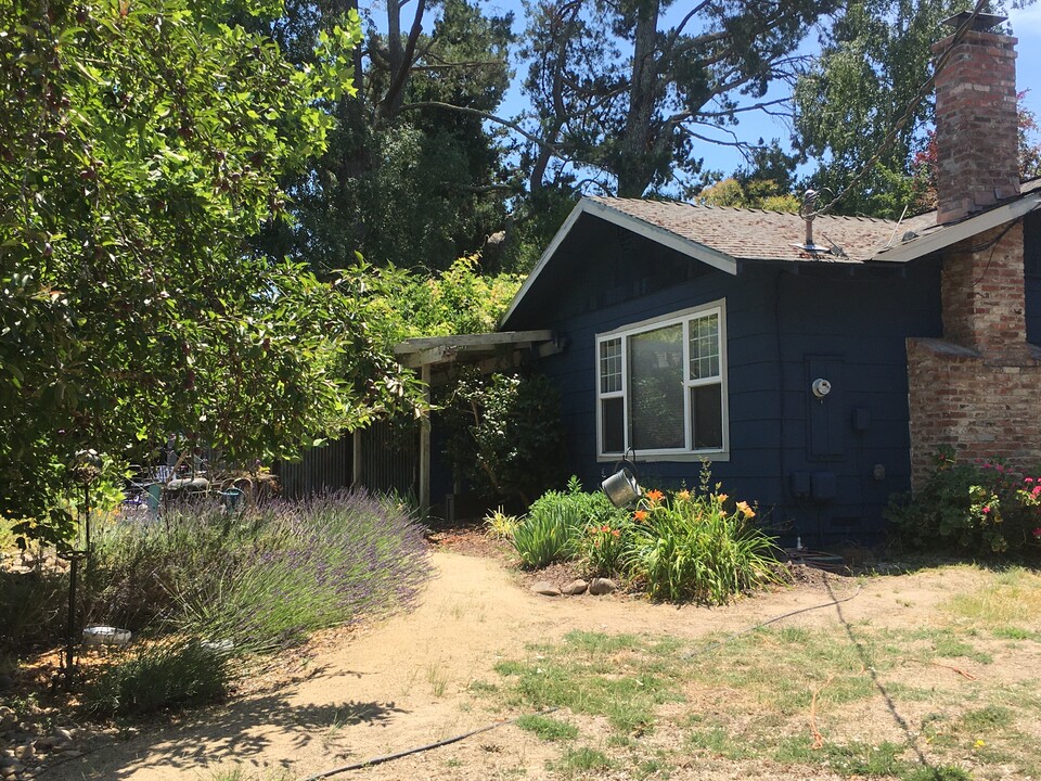 244 Pleasant Hill Rd in Sebastopol, CA - Building Photo