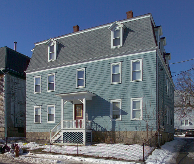 561 4th St in Fall River, MA - Building Photo - Building Photo