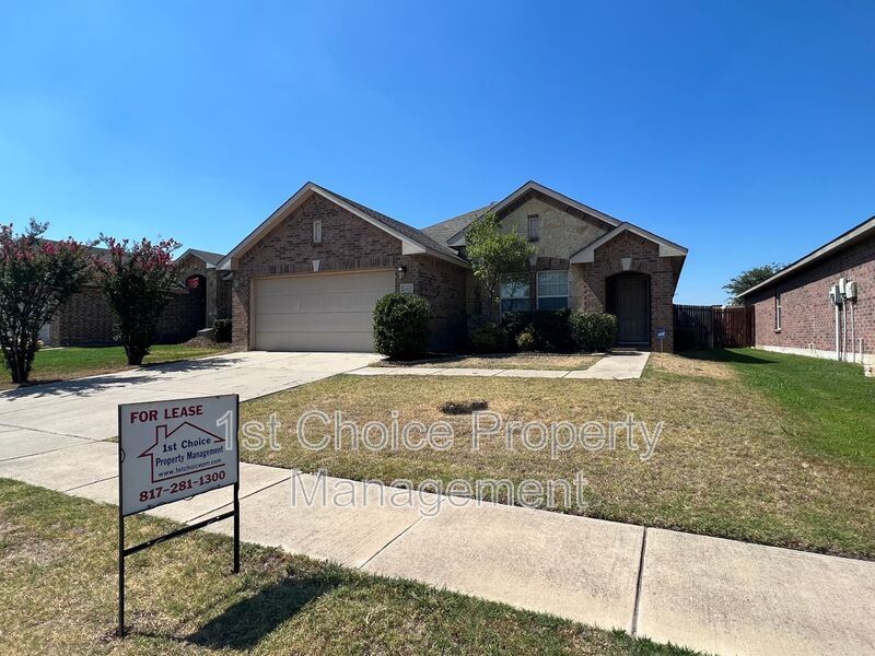 2421 Clairborne Dr in Fort Worth, TX - Building Photo