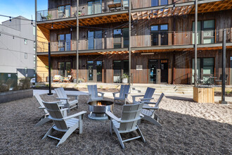 South Yard Lofts in Fayetteville, AR - Foto de edificio - Building Photo