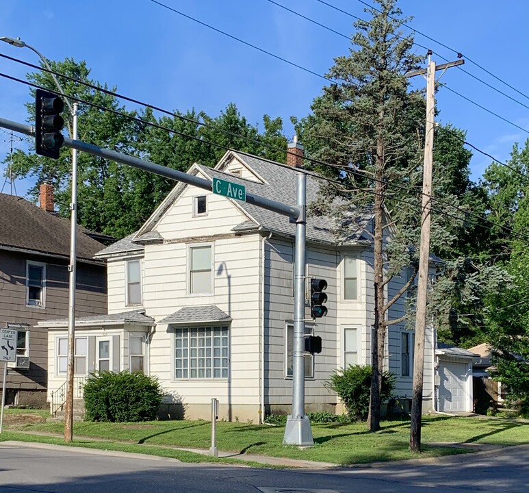 327 N Market St, Unit 327 in Oskaloosa, IA - Building Photo