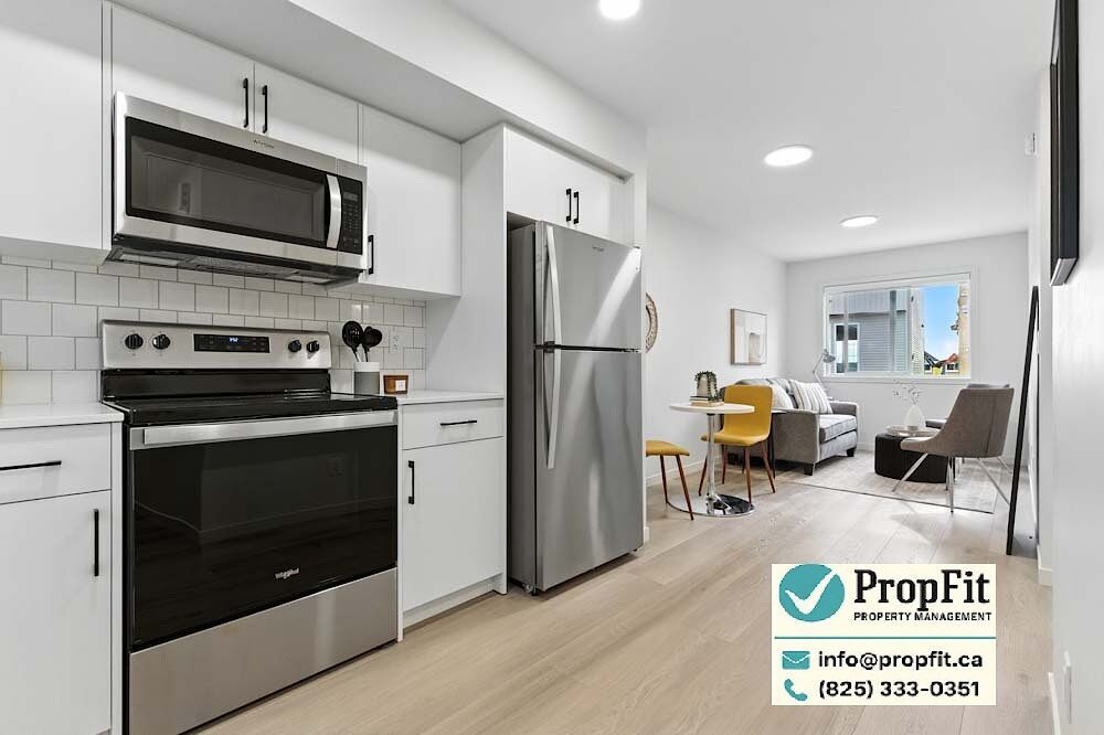 7344 Klapstein Cres SW in Edmonton, AB - Building Photo