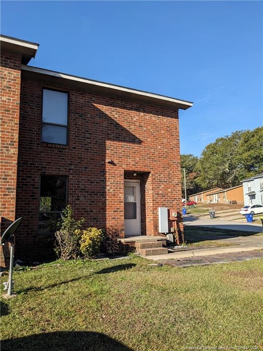 1402 Tangora Ln in Fayetteville, NC - Building Photo