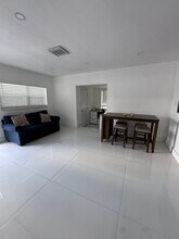 7200 SW 4th St, Unit 1 in Miami, FL - Building Photo - Building Photo