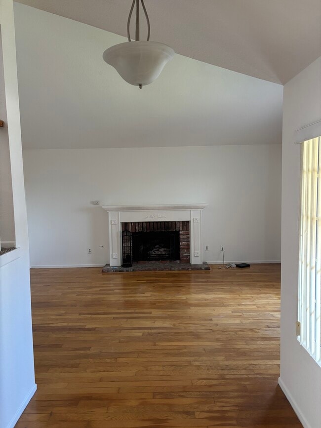 2305 Clark Ln in Redondo Beach, CA - Building Photo - Building Photo