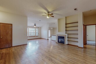 8012 Waterbury Ave NW in Albuquerque, NM - Foto de edificio - Building Photo