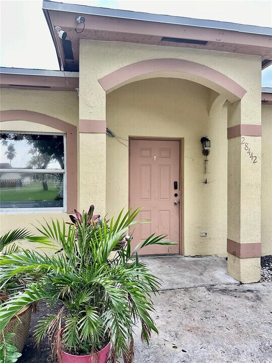 28442 SW 141st Pl in Homestead, FL - Building Photo