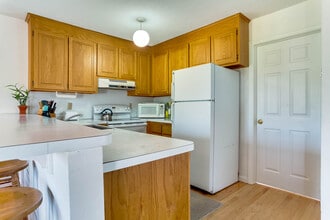 18 Atlantic Ave in Groton, CT - Building Photo - Building Photo