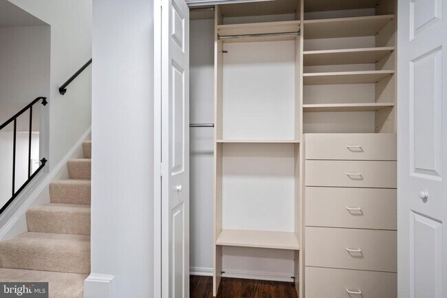 12629 Fantasia Dr in Herndon, VA - Building Photo - Building Photo