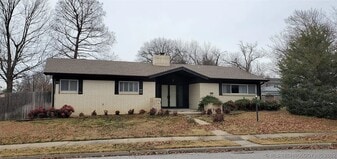 7445 E 53rd Pl in Tulsa, OK - Building Photo
