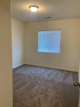 2065 W Vineyard Ct in Hanford, CA - Building Photo - Building Photo