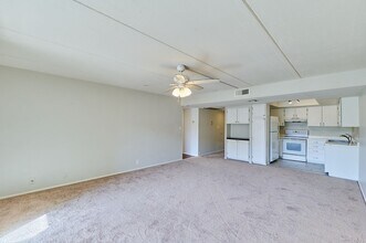 7960 E Camelback Rd in Scottsdale, AZ - Building Photo - Building Photo