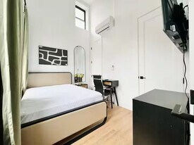 Furnished room/NOT APARTMENT, Unit 4 in Brooklyn, NY - Building Photo
