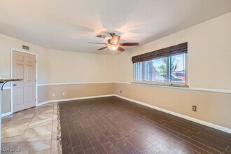 733 Strawberry Pl in Henderson, NV - Building Photo - Building Photo