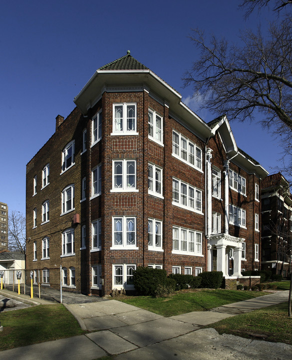 2729 Euclid Heights Blvd in Cleveland, OH - Foto de edificio