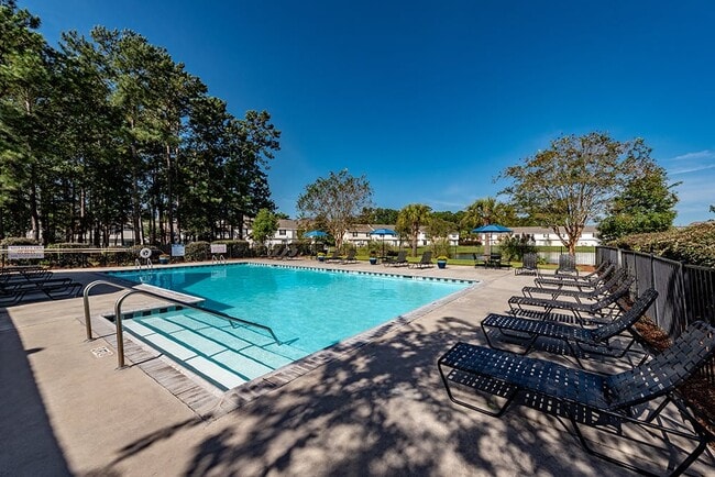 Fords Pointe Apartments and Townhomes in Savannah, GA - Foto de edificio - Building Photo