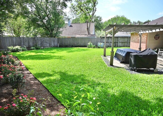 10207 Wayward Wind Ln in Houston, TX - Building Photo - Building Photo