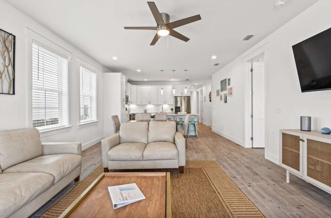 504 Lyndell Ln in Panama City Beach, FL - Building Photo