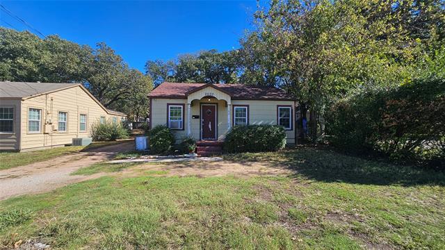 2620 N Elm St in Denton, TX - Foto de edificio