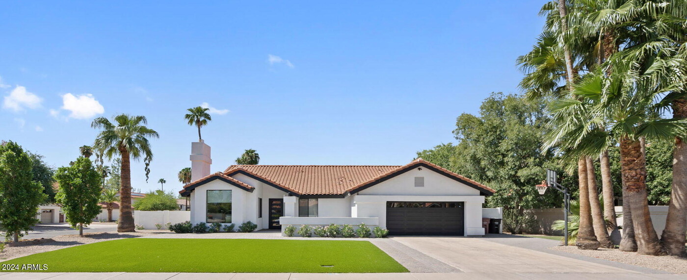 7675 E Larkspur Dr in Scottsdale, AZ - Foto de edificio