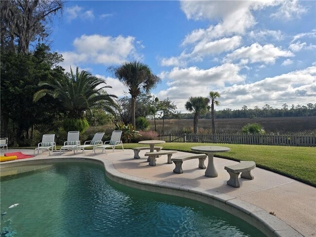 205 Sutherland Dr in Brunswick, GA - Building Photo - Building Photo